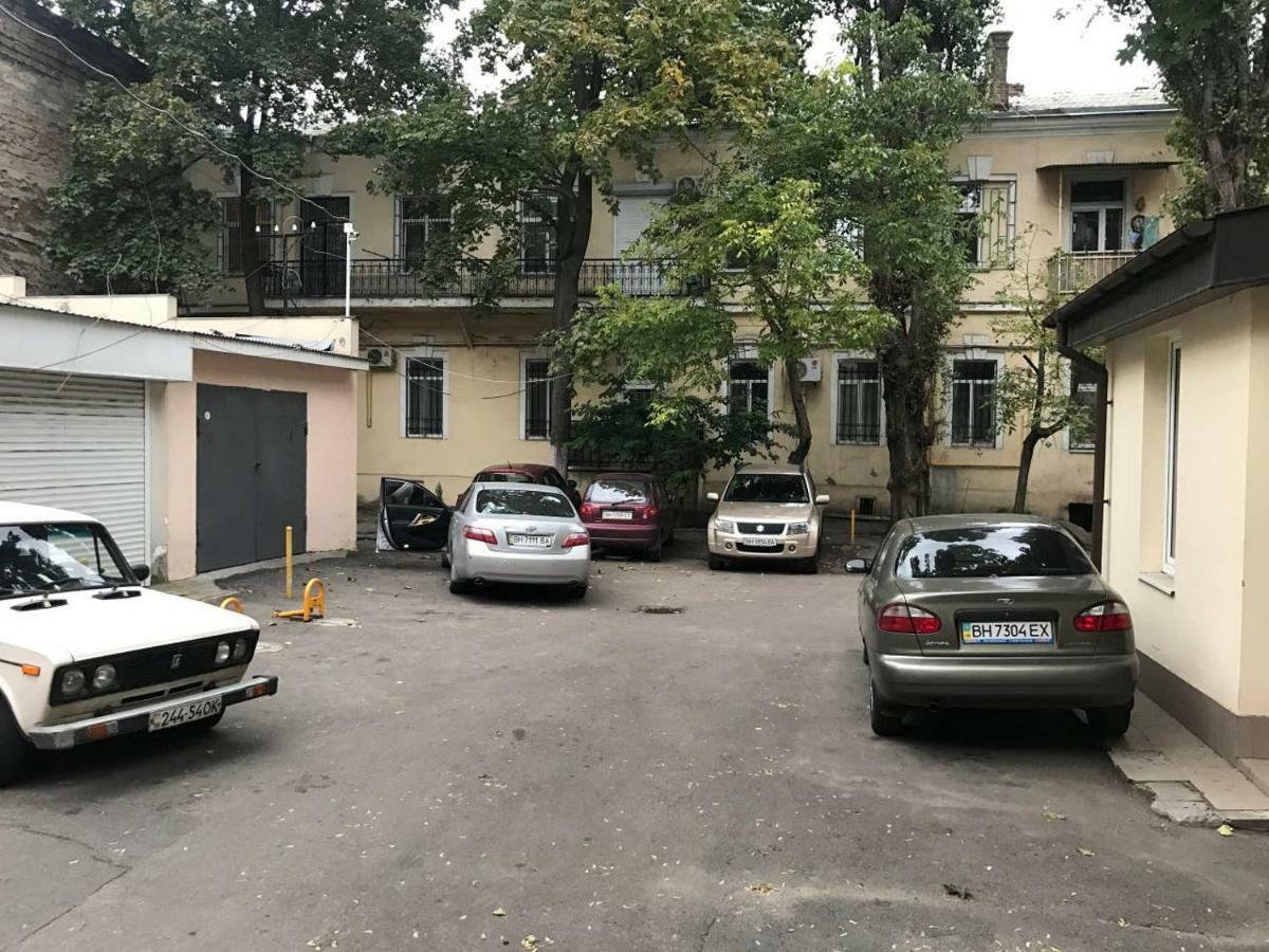 Apart-Hotel Next To Deribasivska Одесса Экстерьер фото