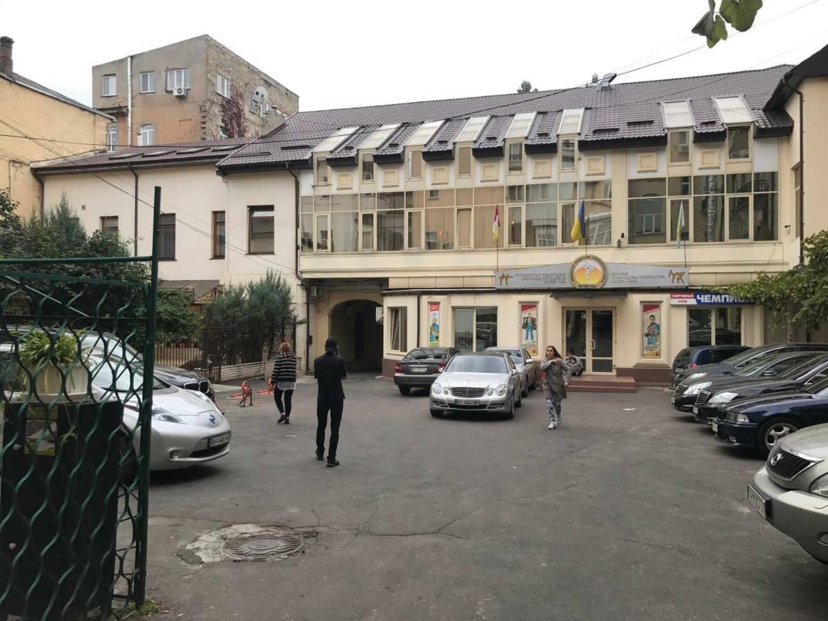 Apart-Hotel Next To Deribasivska Одесса Экстерьер фото